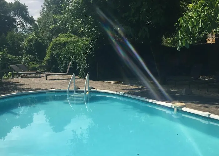 Couette-café Chateau De Laumiere 3*